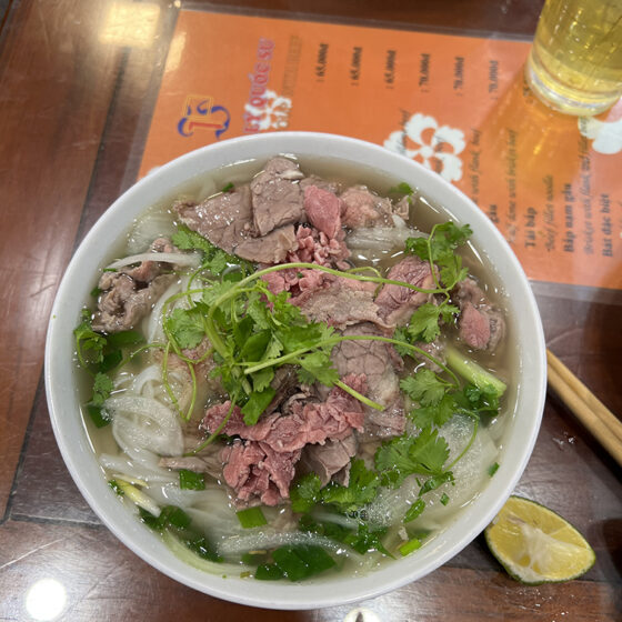 Bát đặc biệt