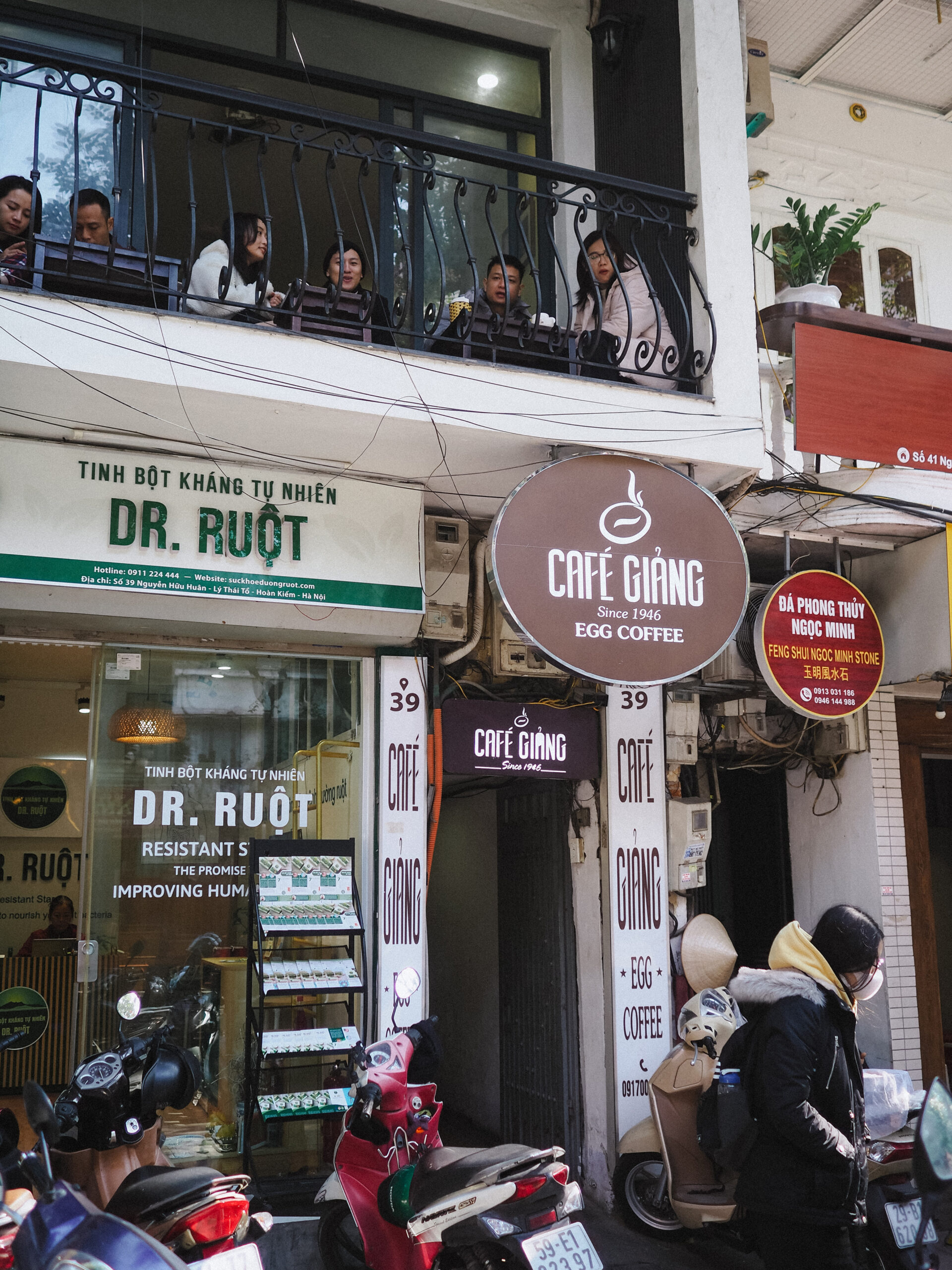 Cafe Giảng Hanoi outside