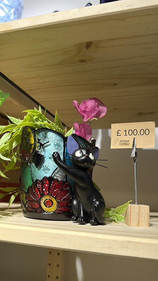 Jiji cat statue