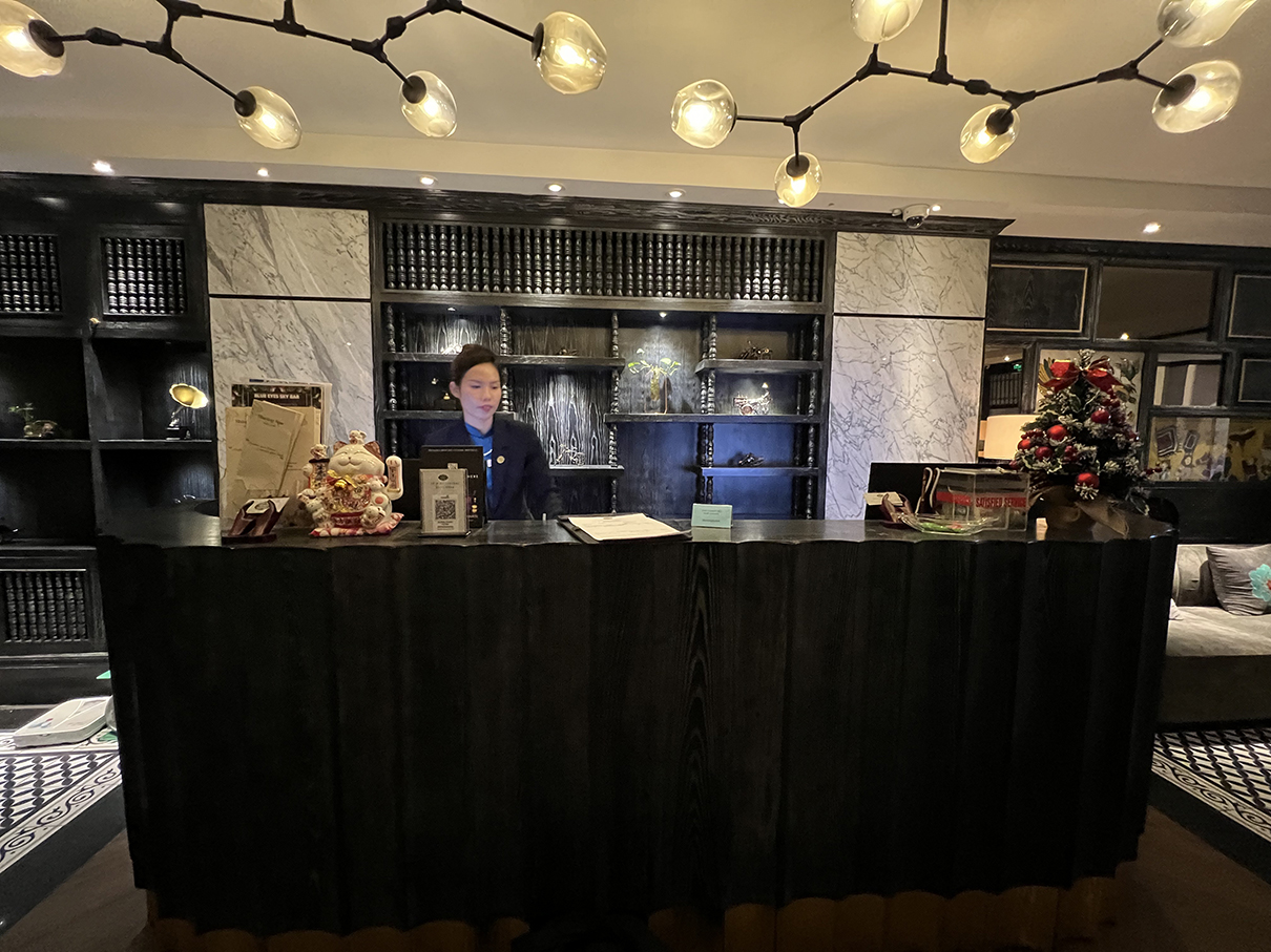 Shining Central Hotel front desk