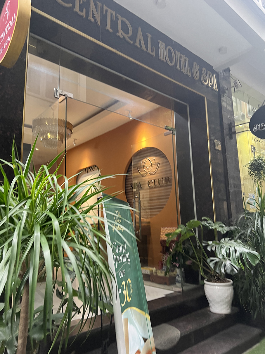 Royal Holiday Hanoi room interior