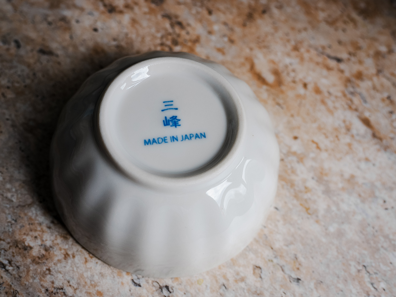 Bloom kobachi bowl chrysanthemum bottom