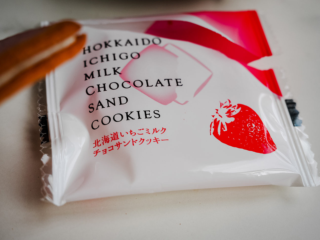 Kitami Suzuki Confectionery Hokkaido strawberry milk cookie sandwich