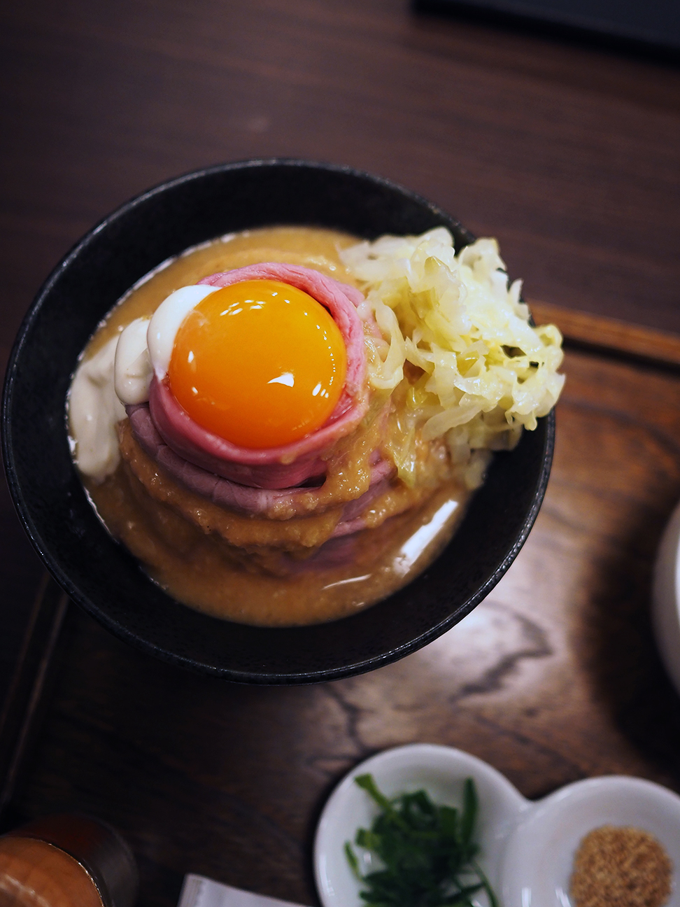 top view of roast beef bowl from Roast Beef Ohno Harajuku Store